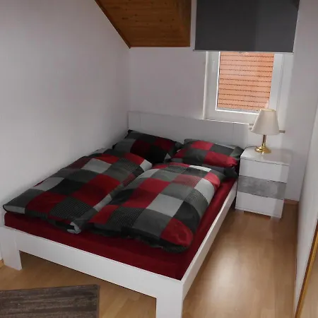 Grosse, Helle Und Moderne Wohnung 아파트 카셀