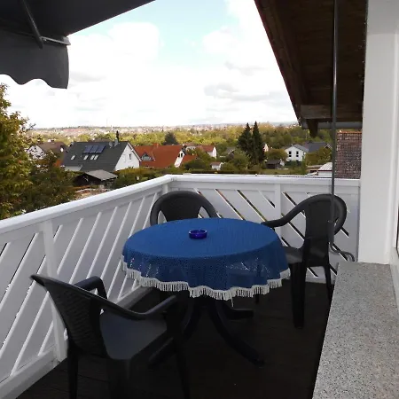 Grosse, Helle Und Moderne Wohnung 아파트 카셀