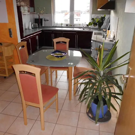 Grosse, Helle Und Moderne Wohnung 아파트